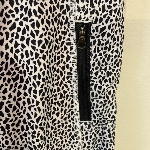 LULULEMON Run Inspire Mesh Black & White Leggings Size 6 EUC - Picture 6 of 9